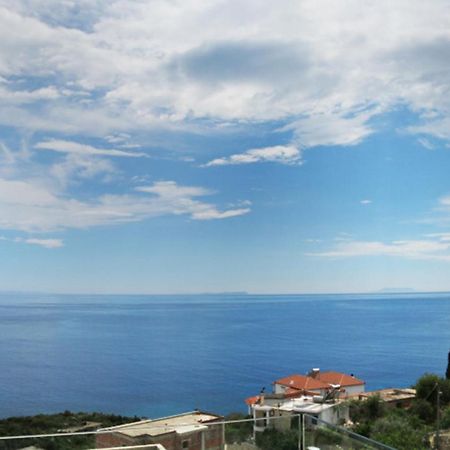 Vila 8 Hotell Himare Eksteriør bilde