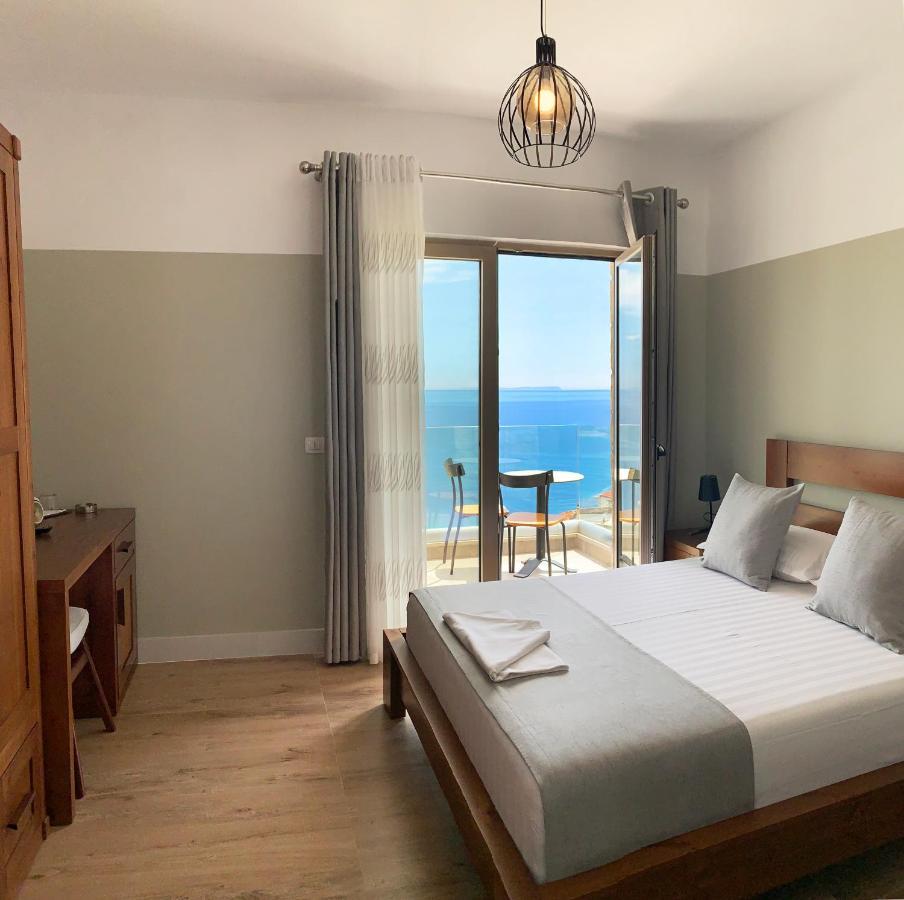 Vila 8 Hotell Himare Eksteriør bilde