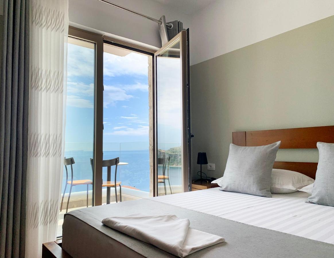 Vila 8 Hotell Himare Eksteriør bilde
