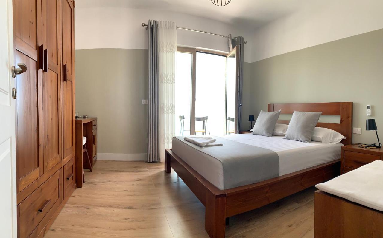Vila 8 Hotell Himare Eksteriør bilde