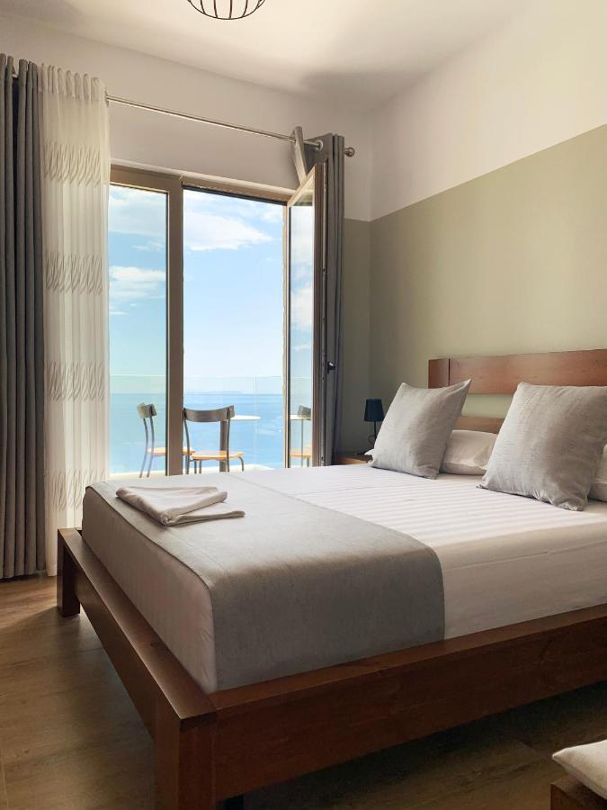Vila 8 Hotell Himare Eksteriør bilde
