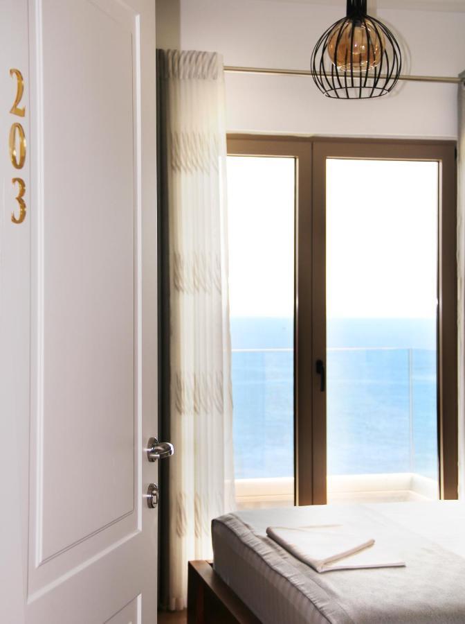 Vila 8 Hotell Himare Eksteriør bilde