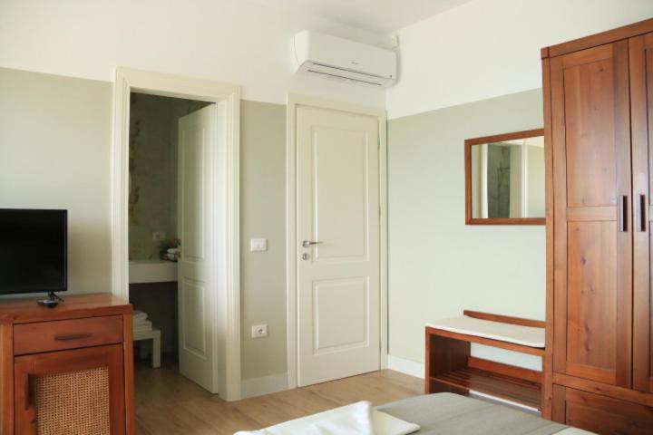 Vila 8 Hotell Himare Eksteriør bilde