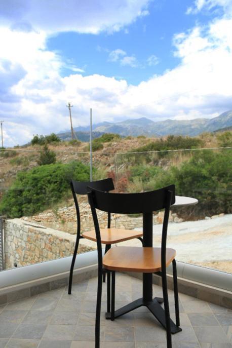 Vila 8 Hotell Himare Eksteriør bilde
