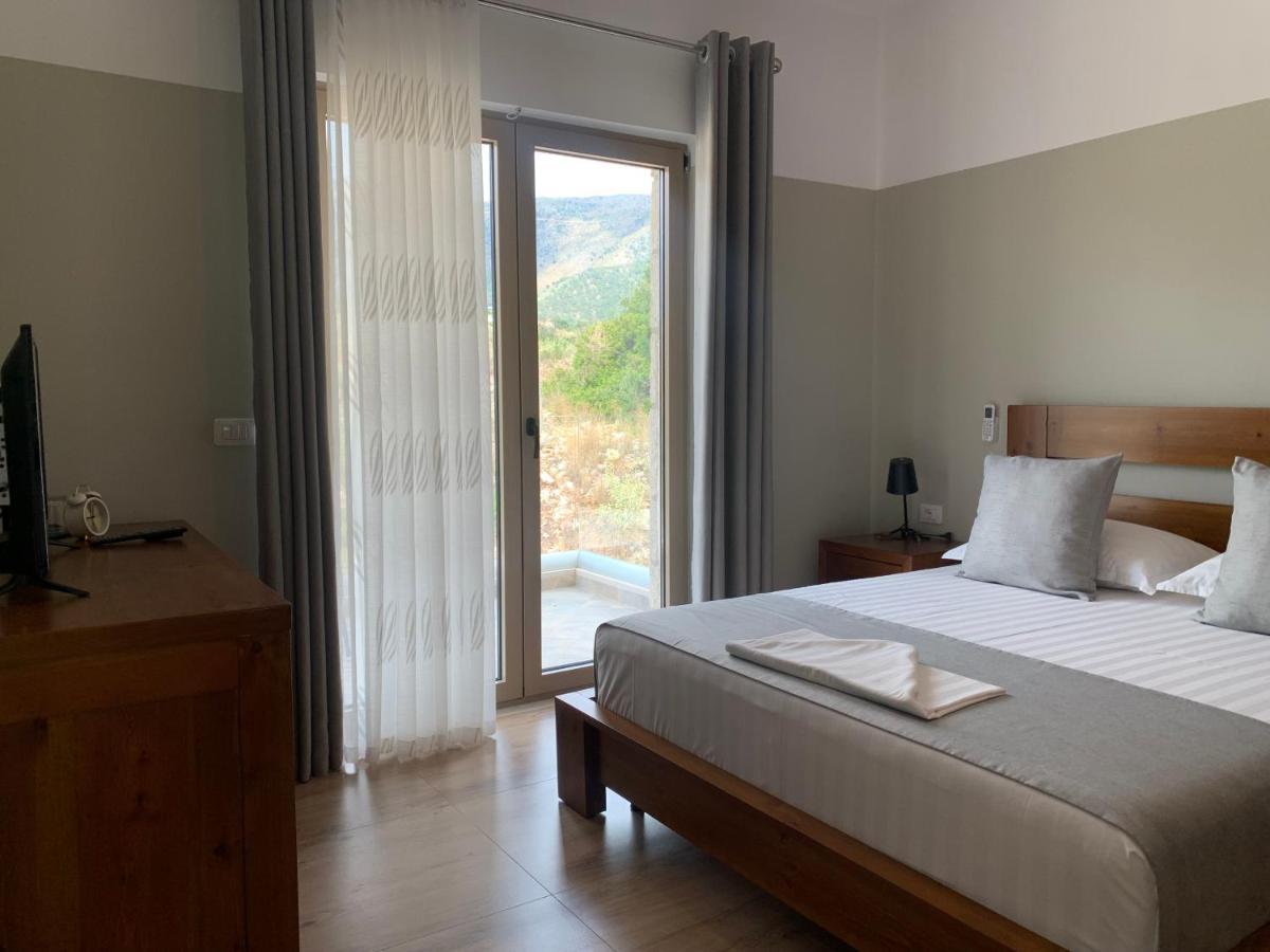 Vila 8 Hotell Himare Eksteriør bilde