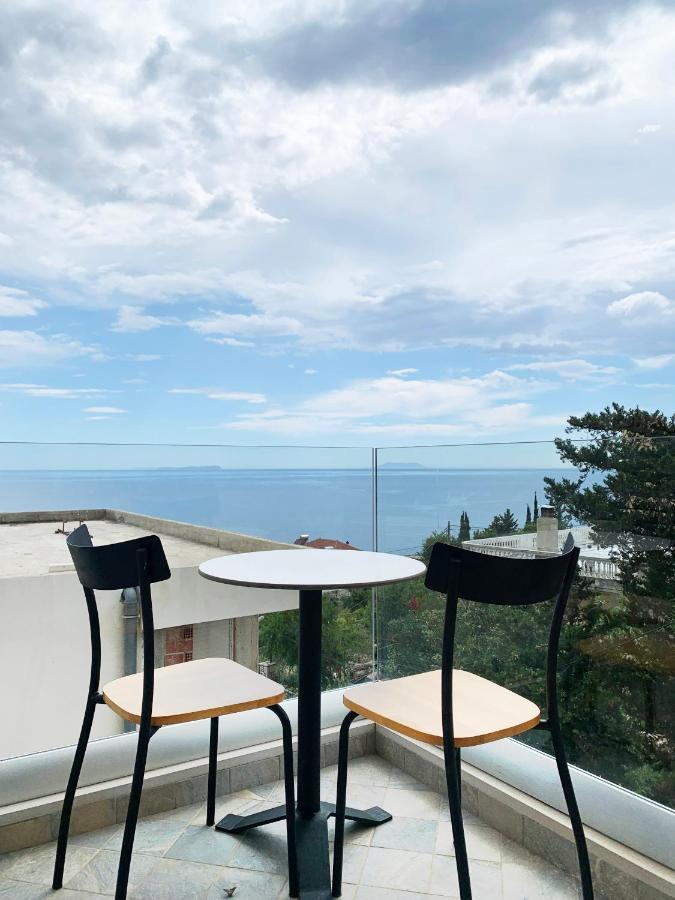 Vila 8 Hotell Himare Eksteriør bilde