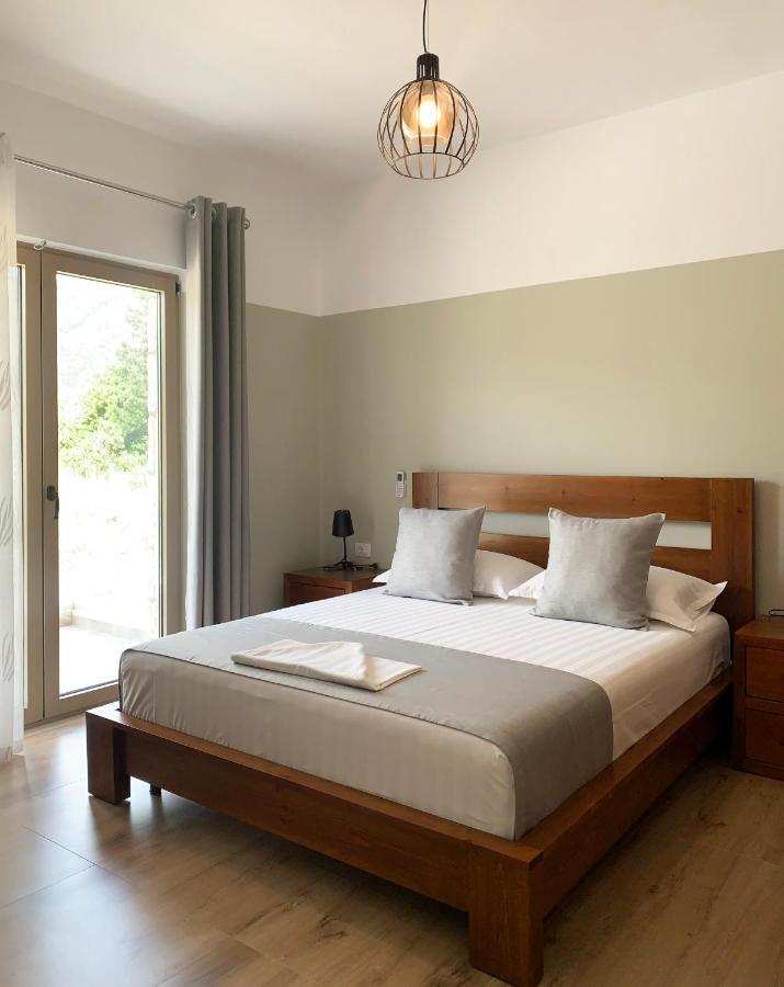 Vila 8 Hotell Himare Eksteriør bilde