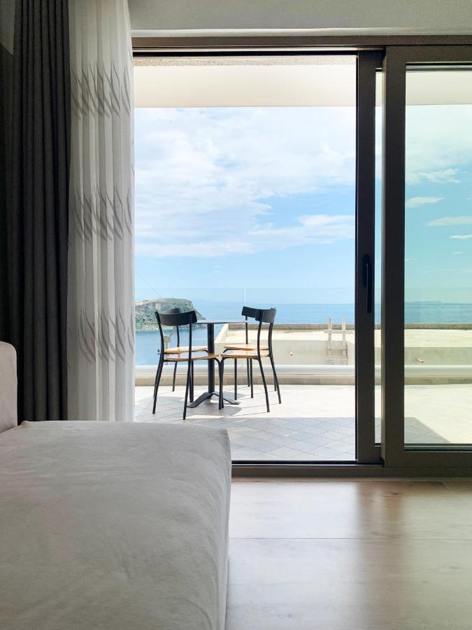Vila 8 Hotell Himare Eksteriør bilde